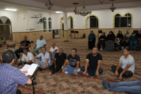  بالصور: لقاء يجمع حجاج مدينة يافا في مسجد العجمي في المدينة